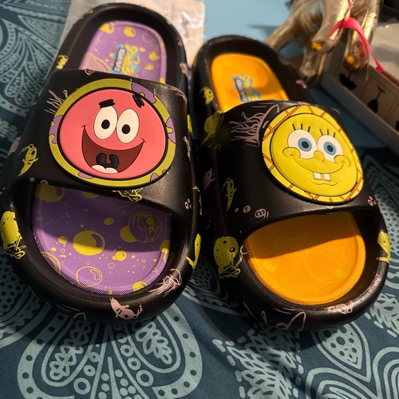 SpongeBob SquarePants Black and Yellow Slippers with Cartoon Design - Picture 4 of 4